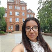 Profesora de matemáticas enseña a personas de todas las edades